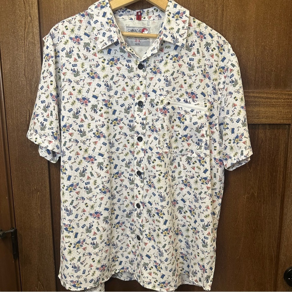 Canada Weather Gear Short-Sleeve Shirt in White with Tropical/Summer Print